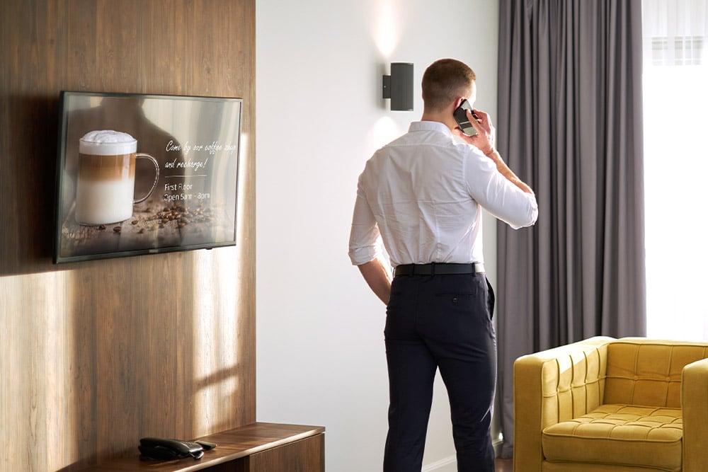 enseo messenger coffee shop ad